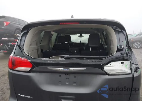 2017 Chrysler Pacifica Touring-L Plus z USA, uszkodzony, nr VIN 2C4RC1EGXHR736052